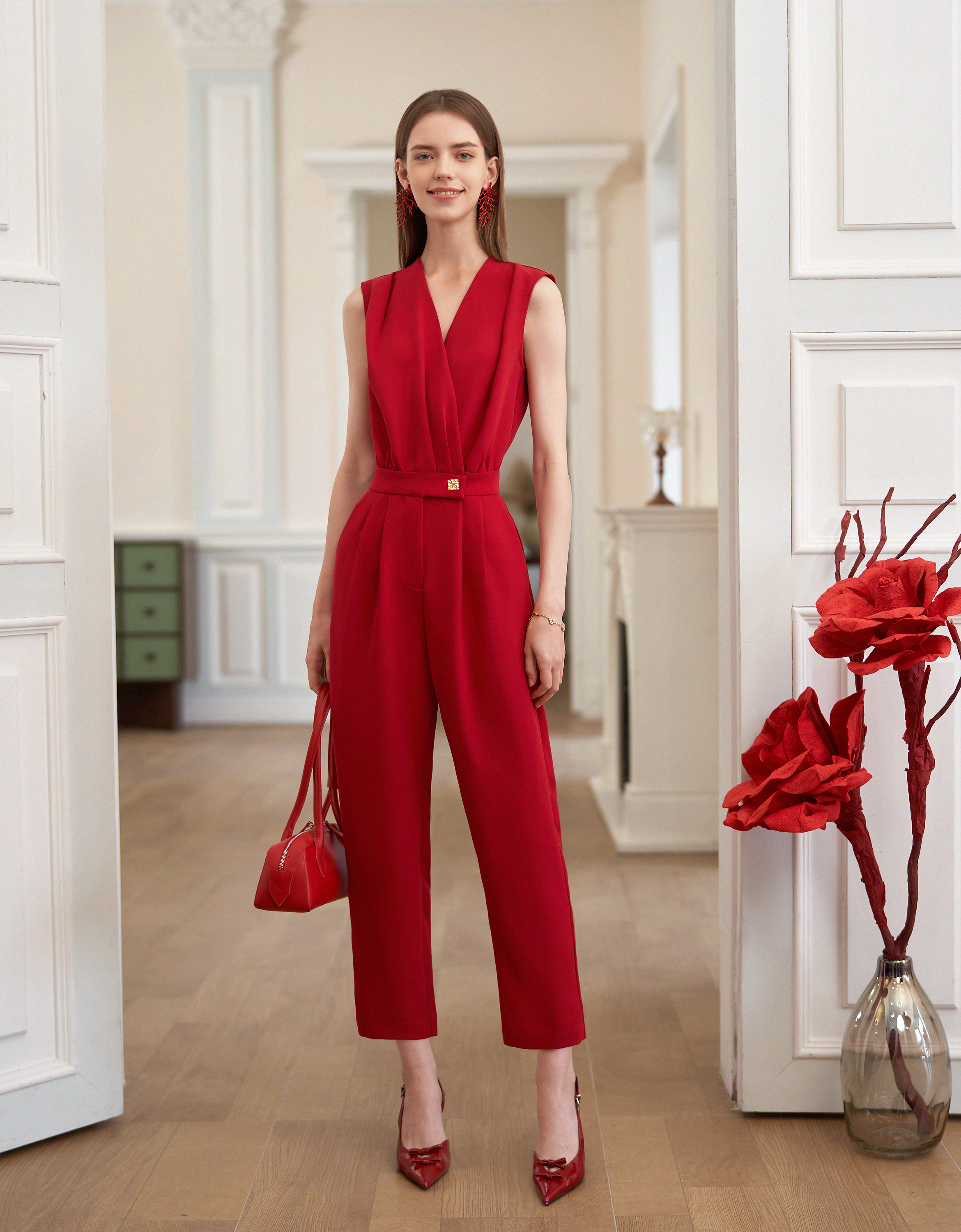 V-neck Sleeveless Pleated Jumpsuit – SaturdayClub Singapore
