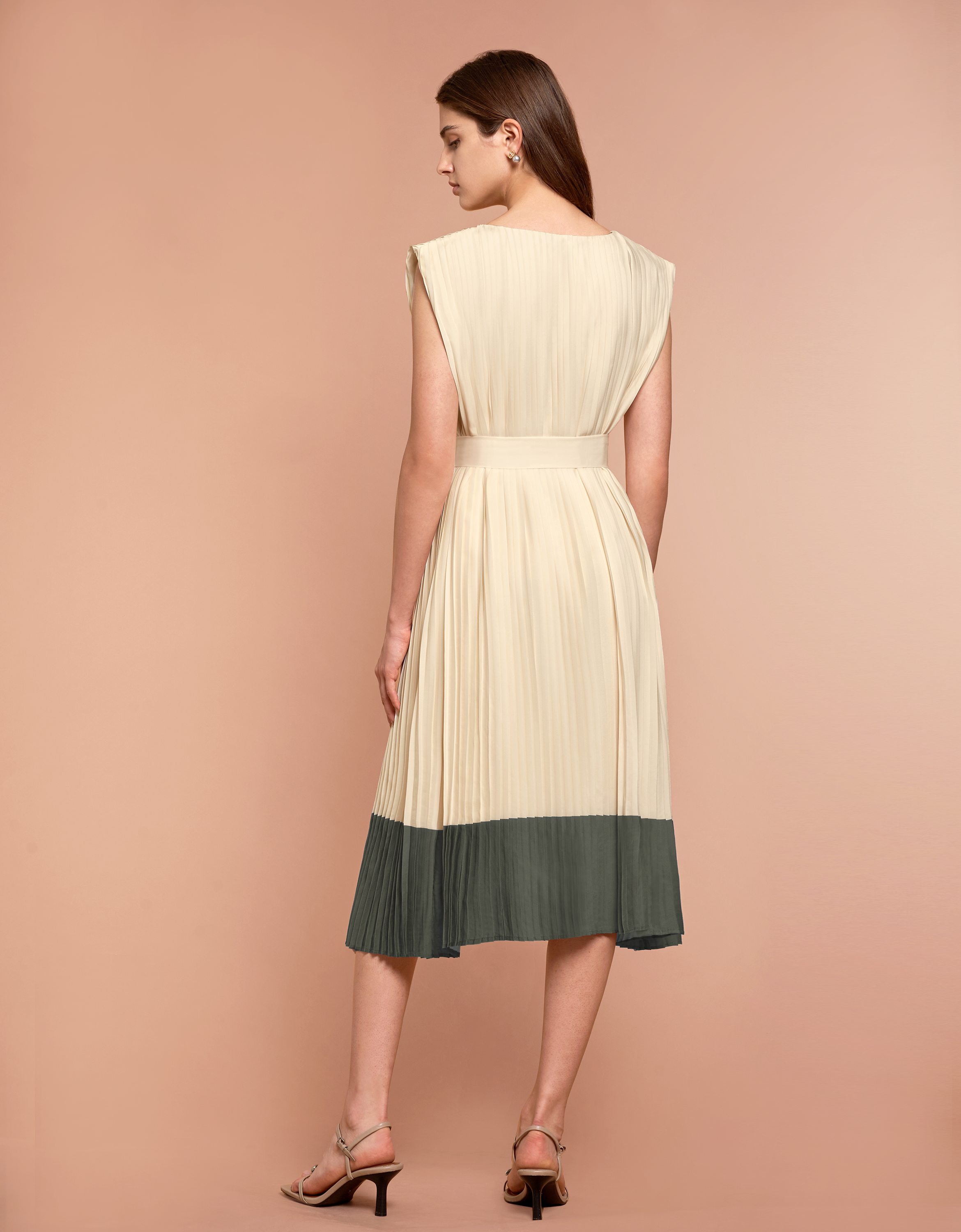 apricot & dark green(a25056)