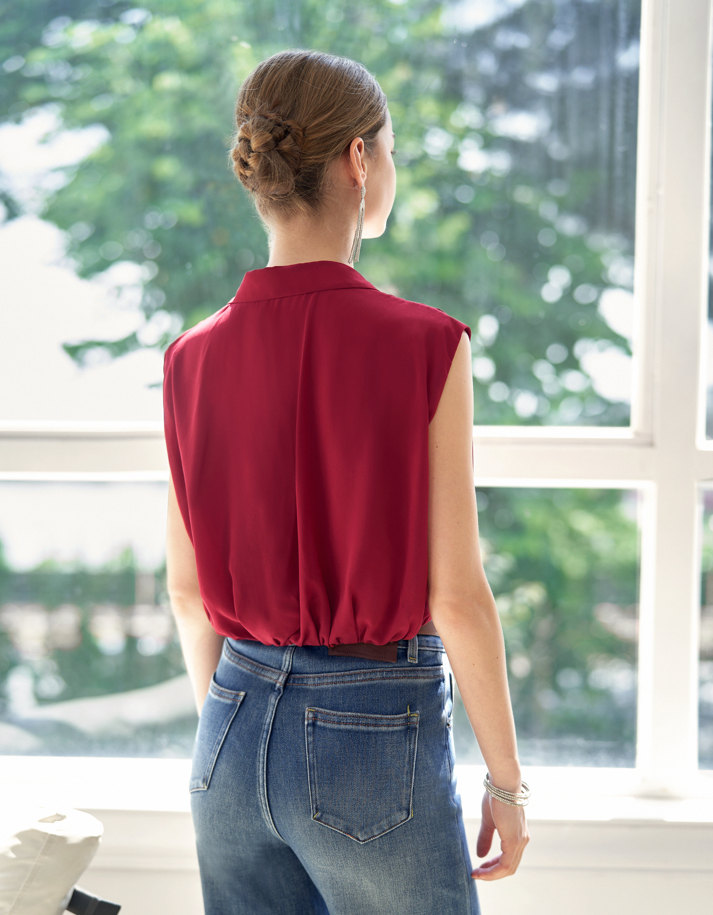 Drawstring Hem Embossed Buttons Sleeveless Top