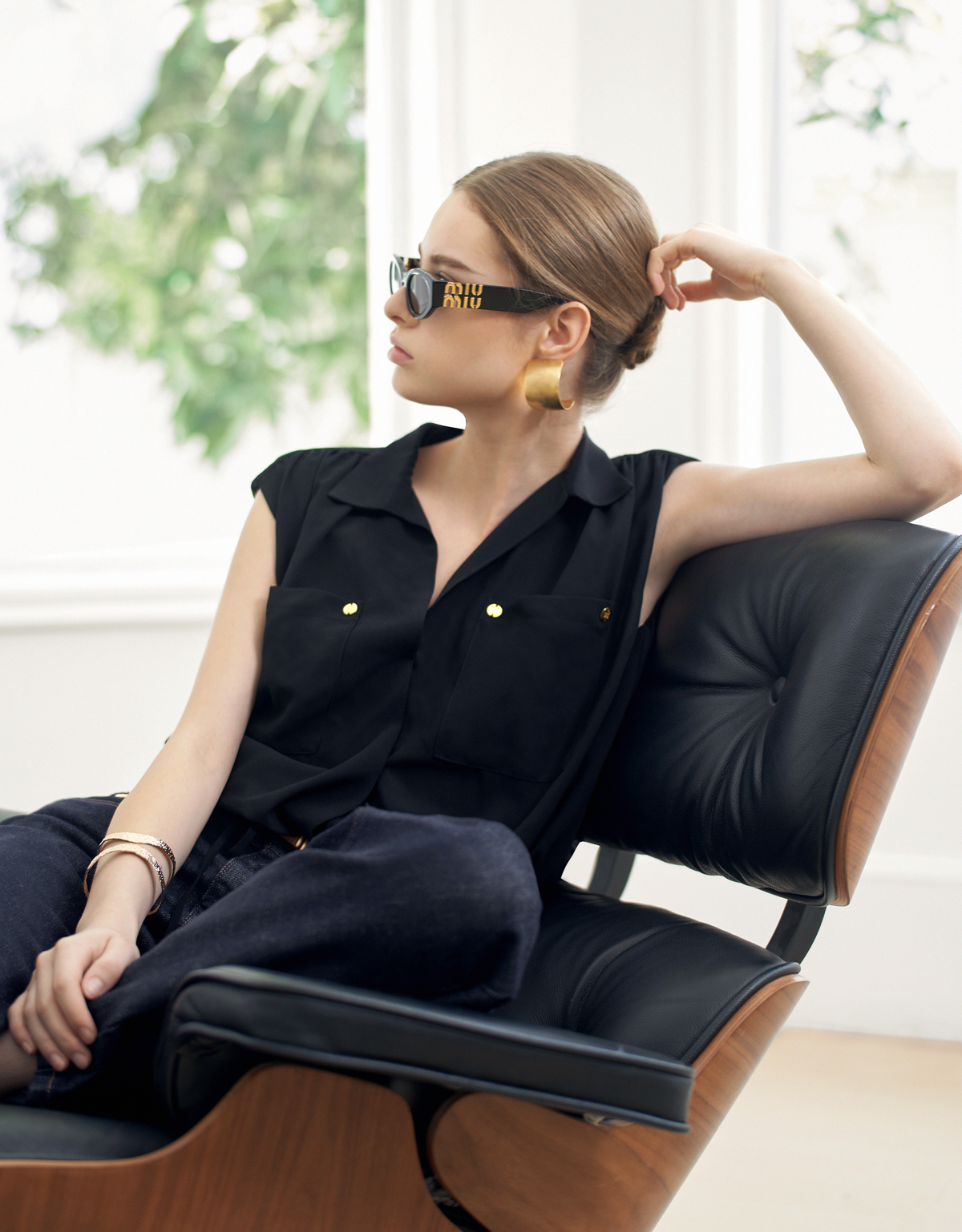 Drawstring Hem Embossed Buttons Sleeveless Top