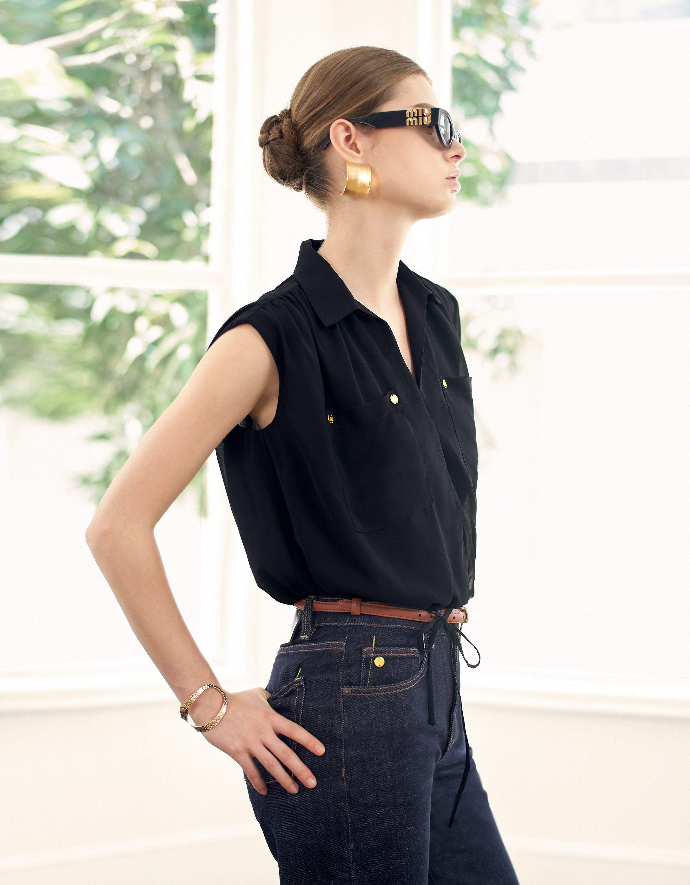 Drawstring Hem Embossed Buttons Sleeveless Top