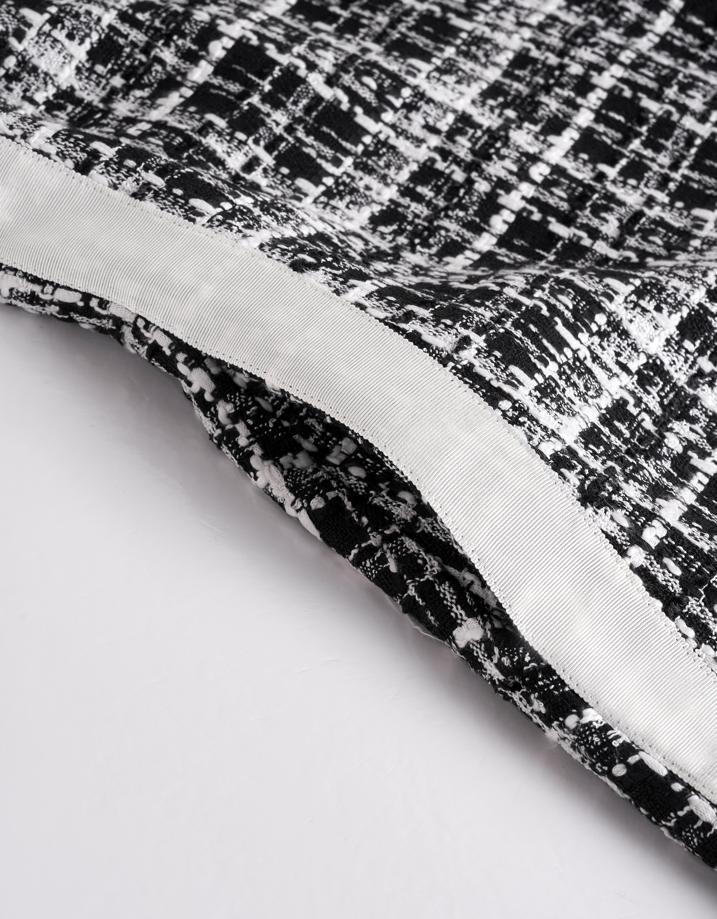 black & white(a27781)