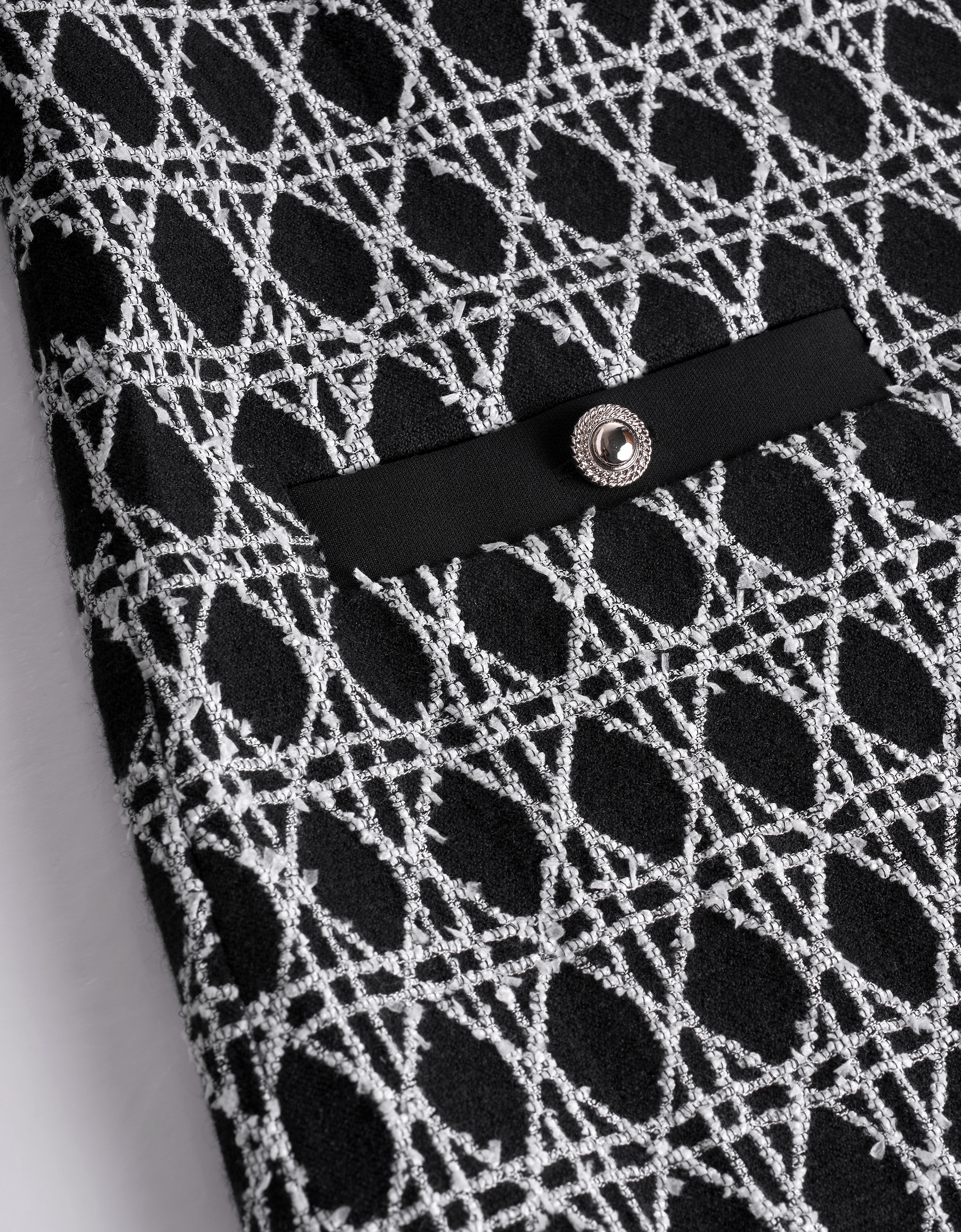 black & white(a27932)