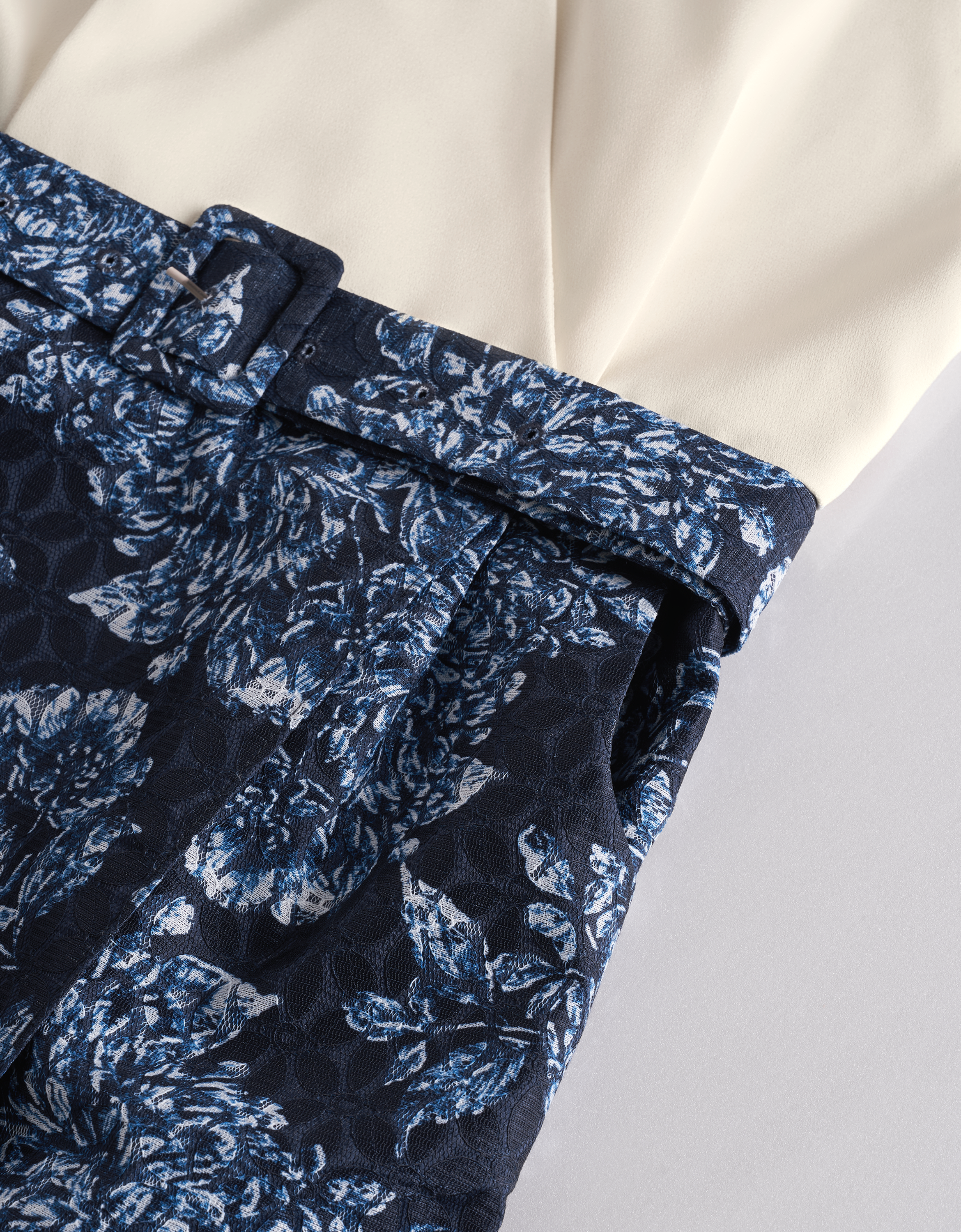 off white & dark blue(a28469)