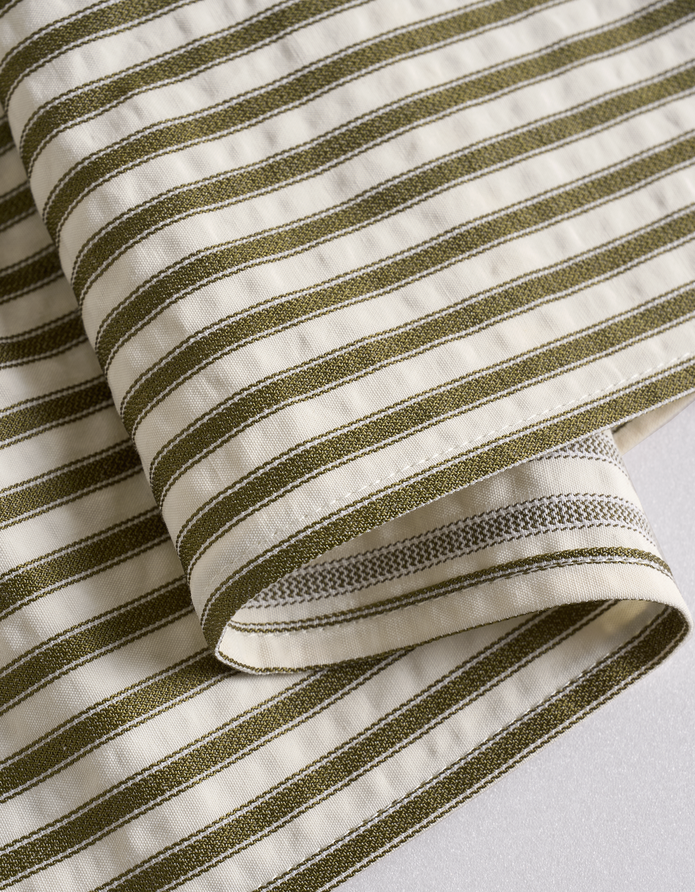 apricot & green(a28945)