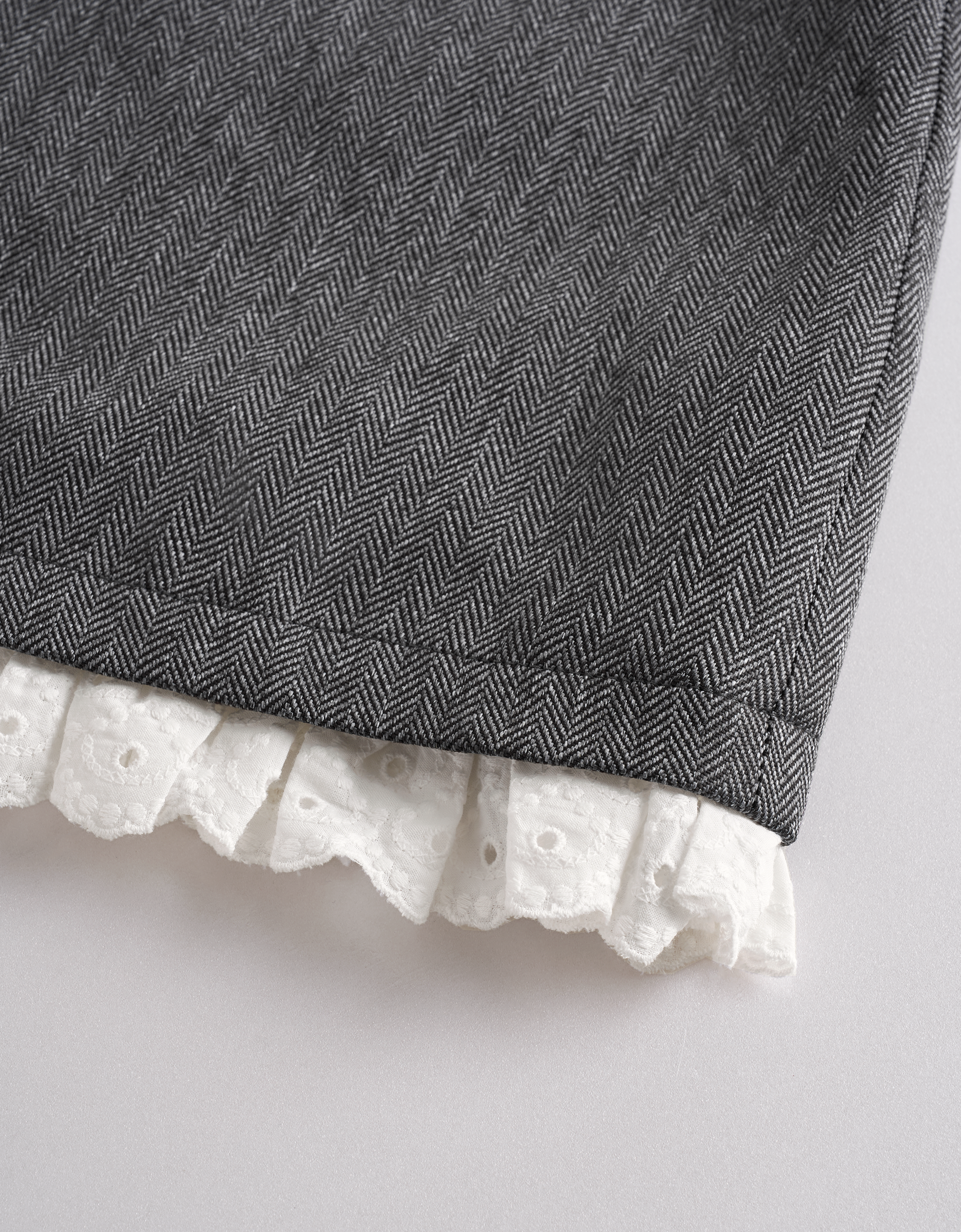dark gray & white(a29519)