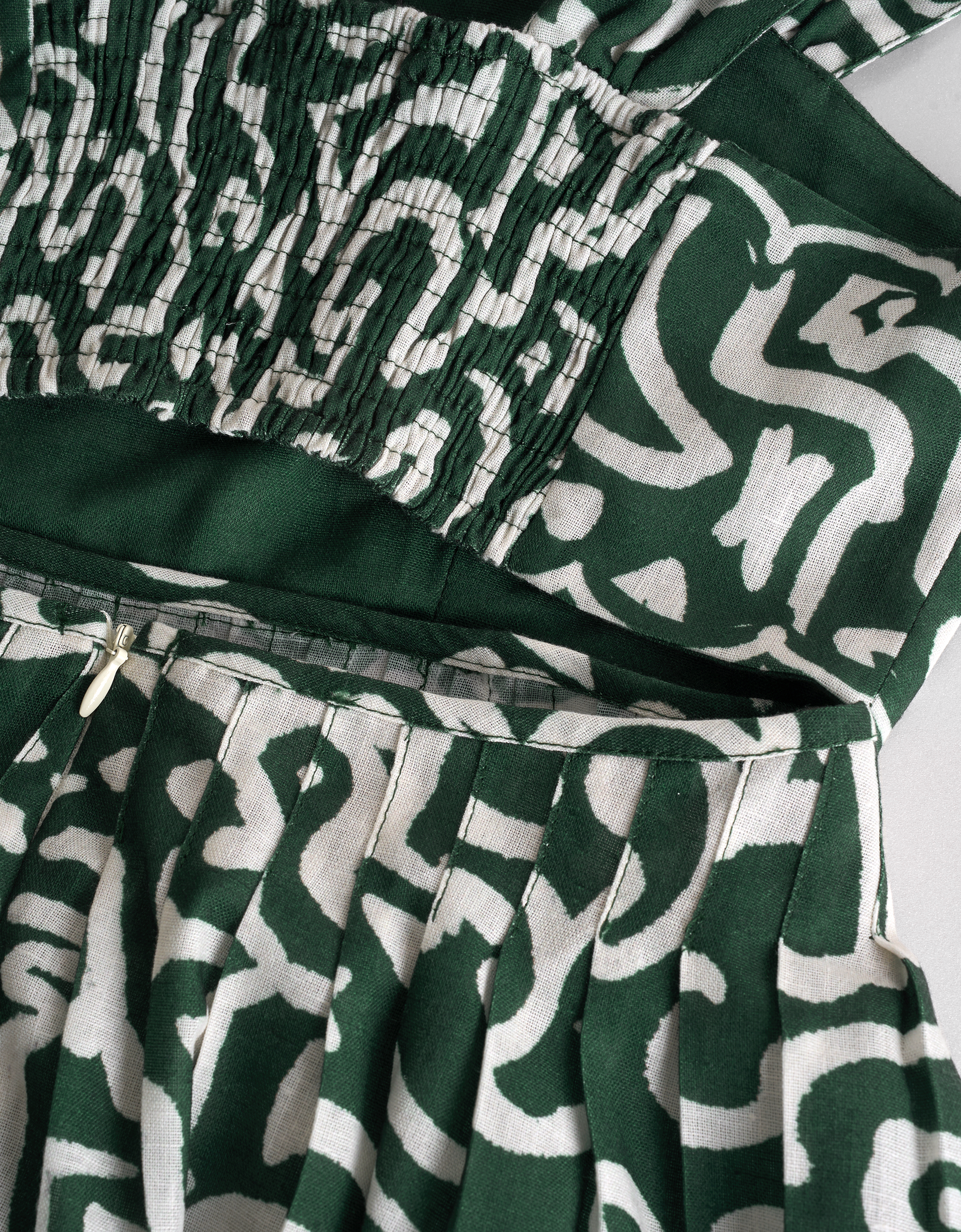 dark green