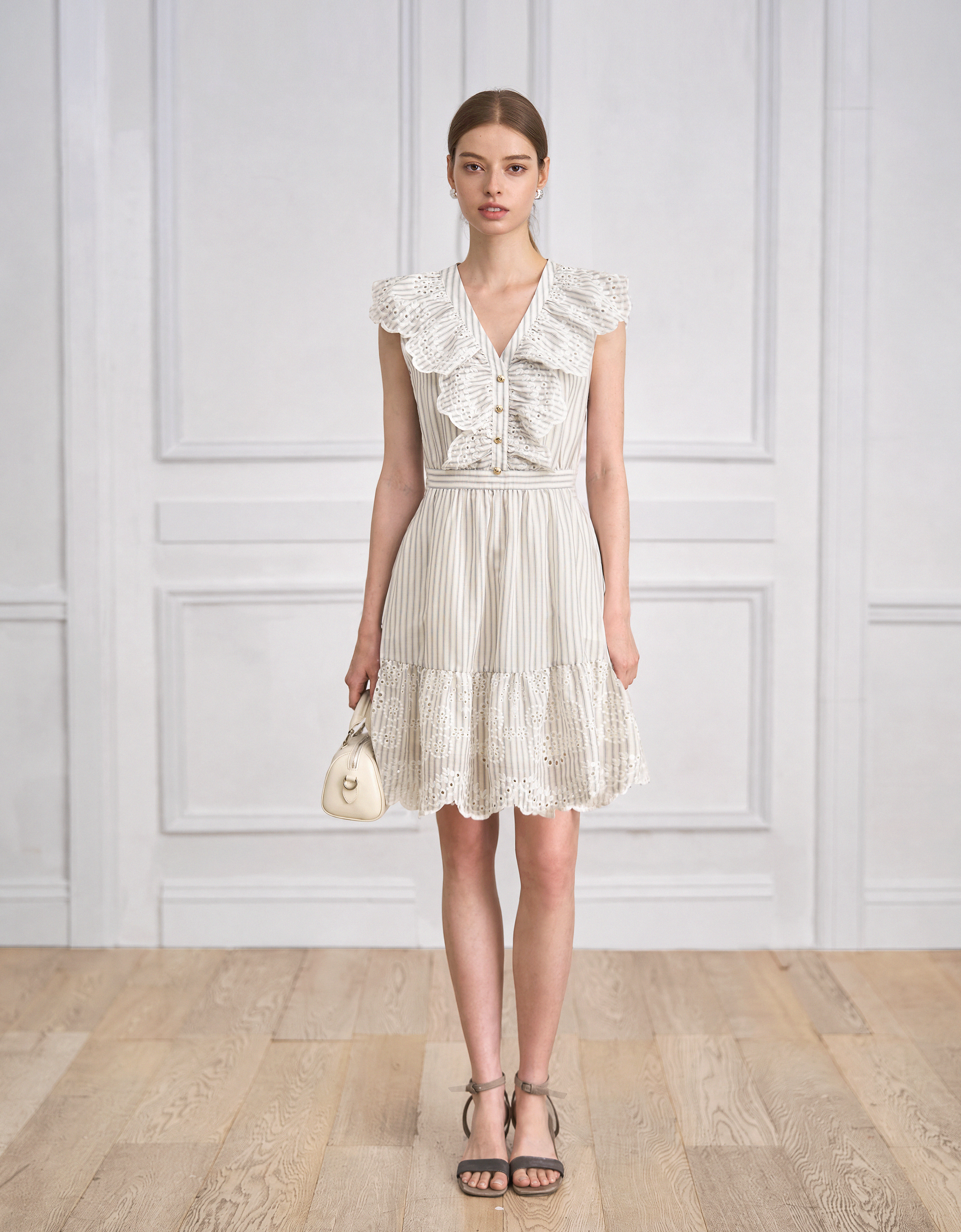 white & grey(a30677)