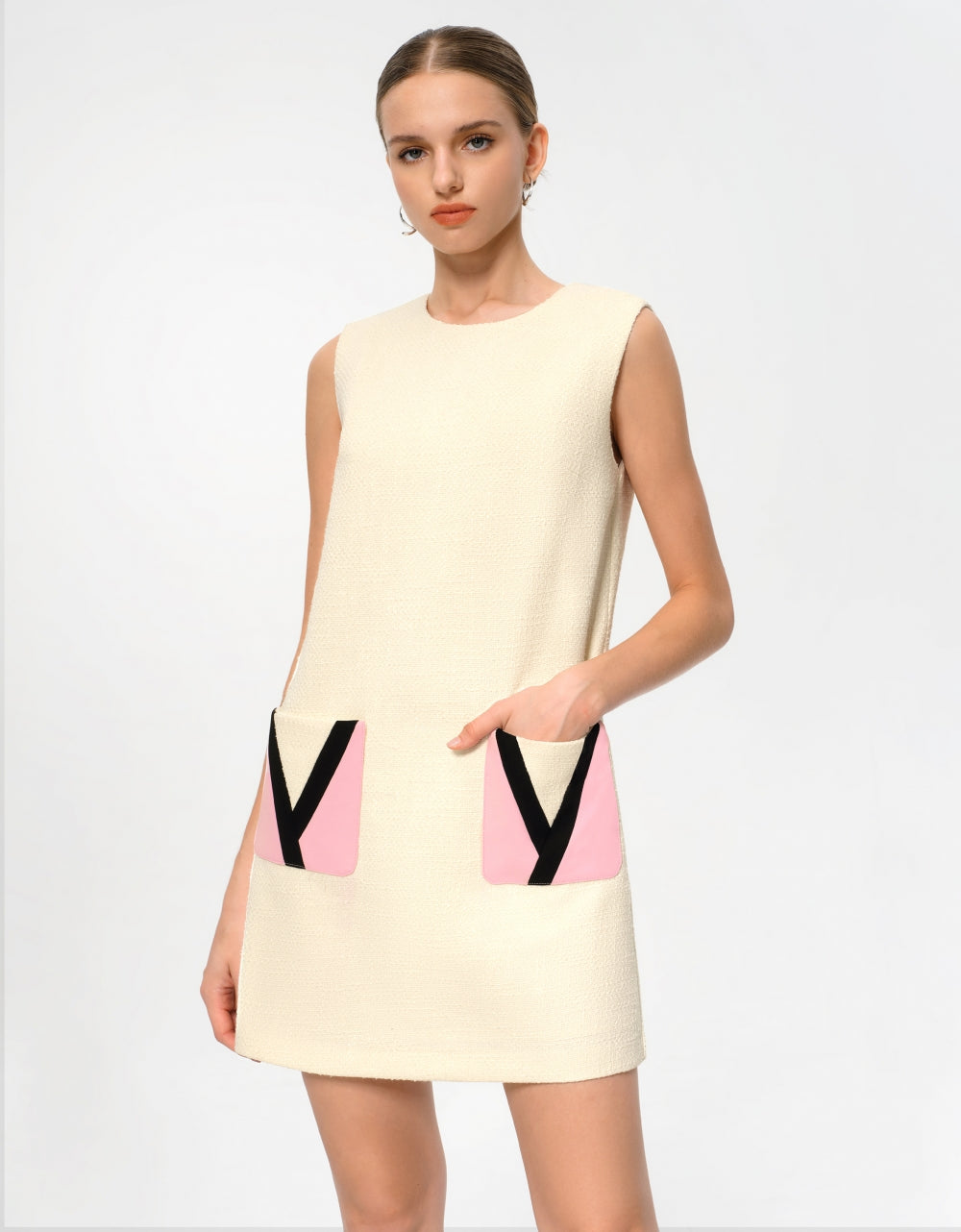 【SaturdayClub】Contrast Stitching Sleeveless Dress Contrast 3D Bow Sleeveless Dress – SaturdayClub International